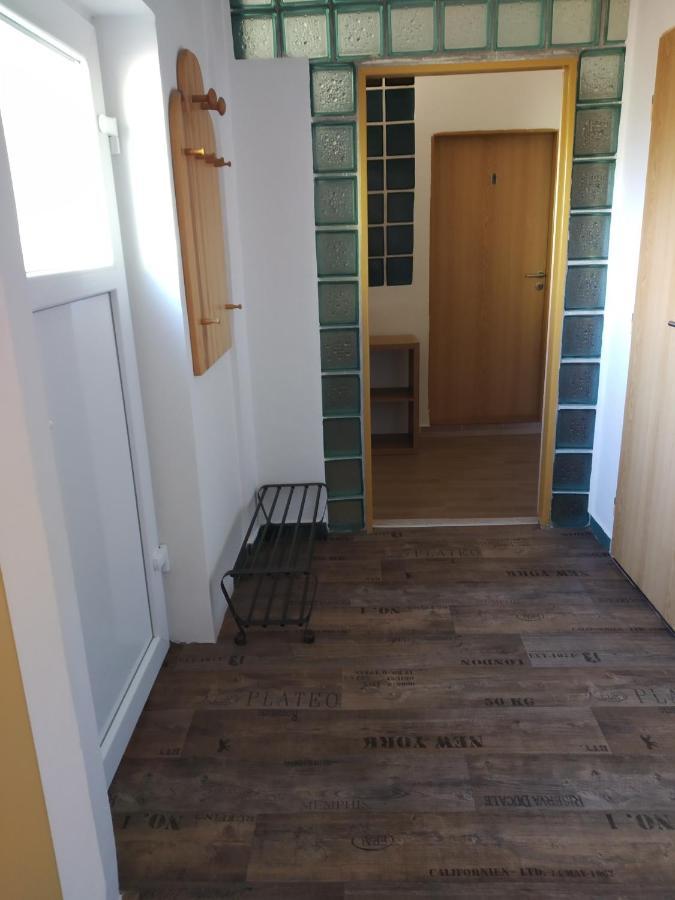Apartmán blízko Brna s dobovými dekoracemi Apartamento Melcany Exterior foto