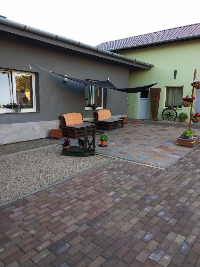 Apartmán blízko Brna s dobovými dekoracemi Apartamento Melcany Exterior foto