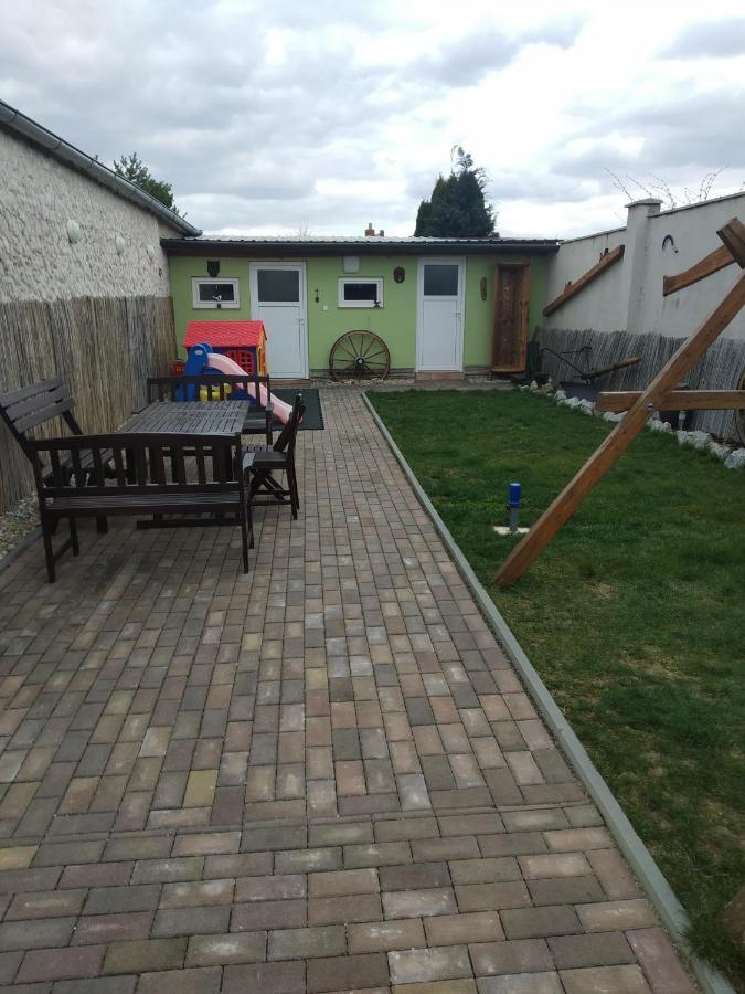 Apartmán blízko Brna s dobovými dekoracemi Apartamento Melcany Exterior foto